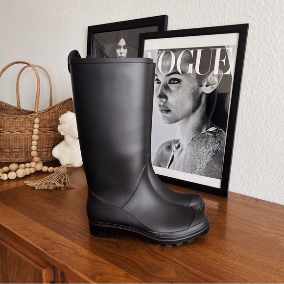 SOLD ❌ BLACK RAIN BOOTS SIZE 6 #0306 - Picture 2 of 8